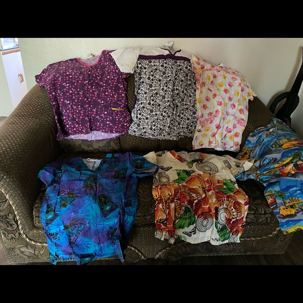 I’m selling a scrub bundle all different brand names and multi colors